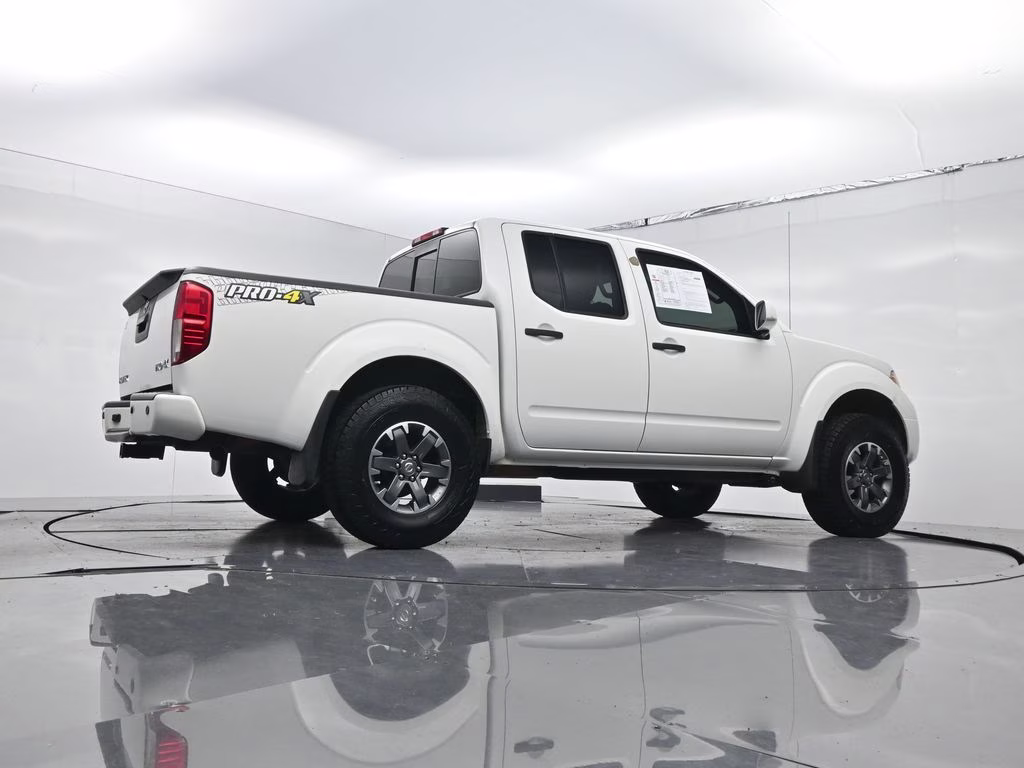 2018 Glacier White Nissan Frontier PRO-4X 4X4 Truck