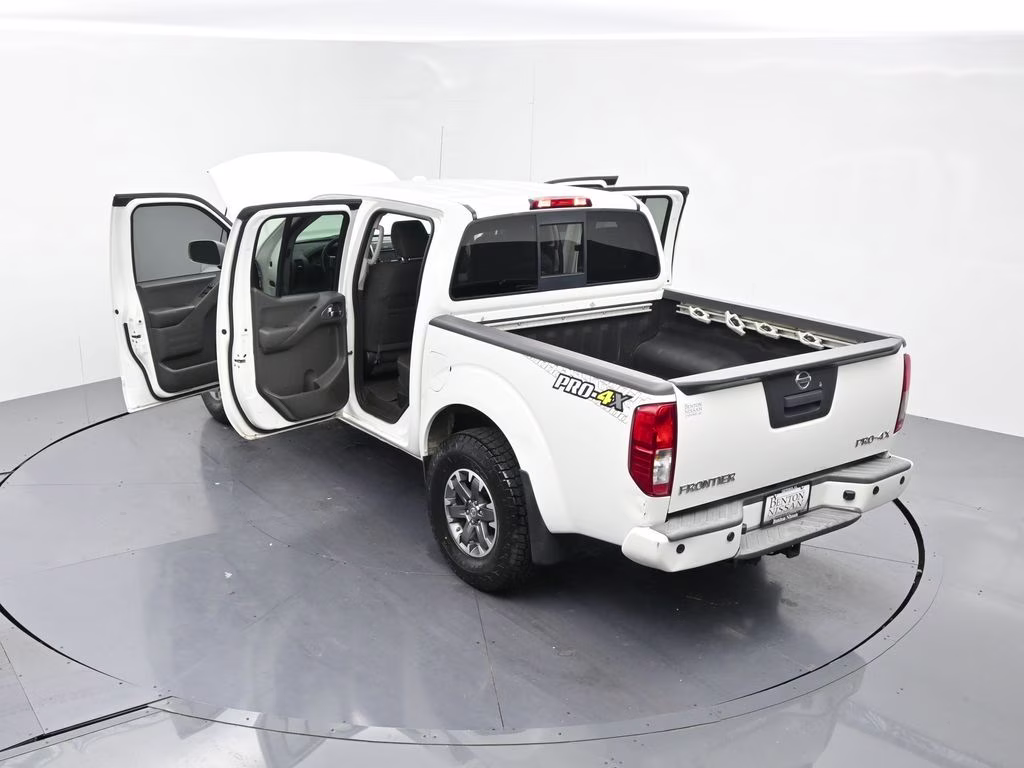 2018 Glacier White Nissan Frontier PRO-4X 4X4 Truck