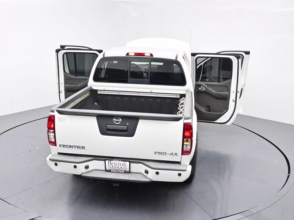 2018 Glacier White Nissan Frontier PRO-4X 4X4 Truck