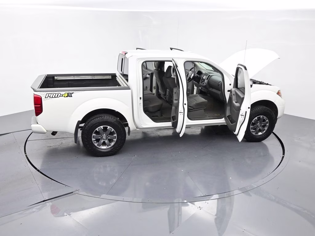 2018 Glacier White Nissan Frontier PRO-4X 4X4 Truck