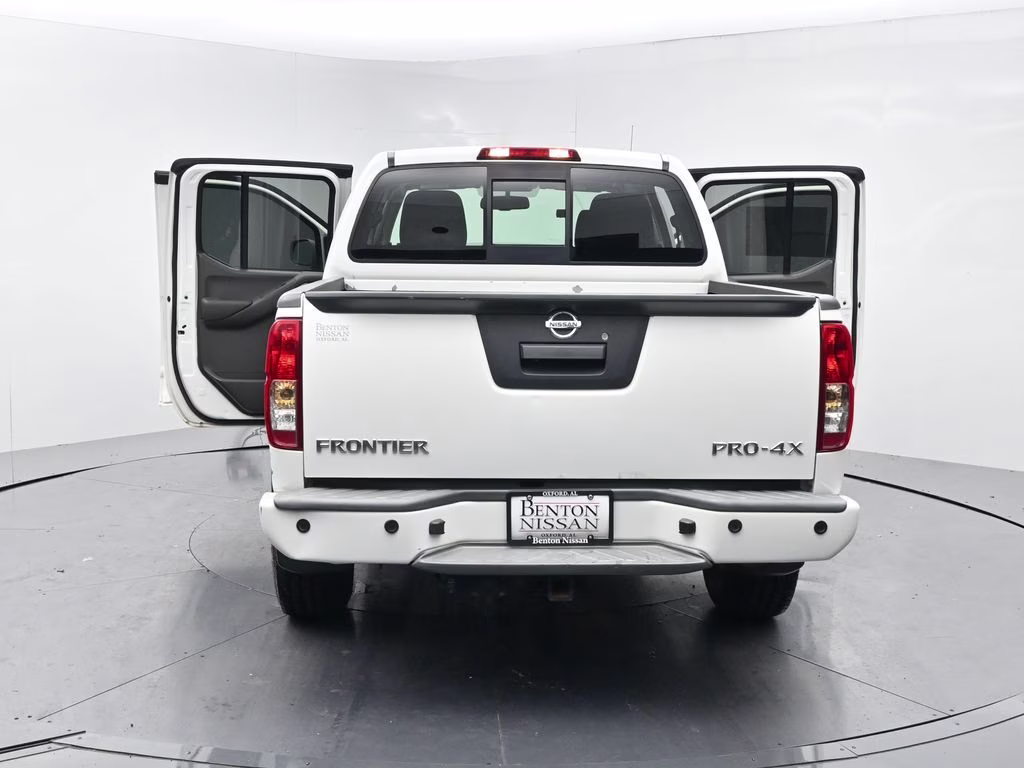 2018 Glacier White Nissan Frontier PRO-4X 4X4 Truck