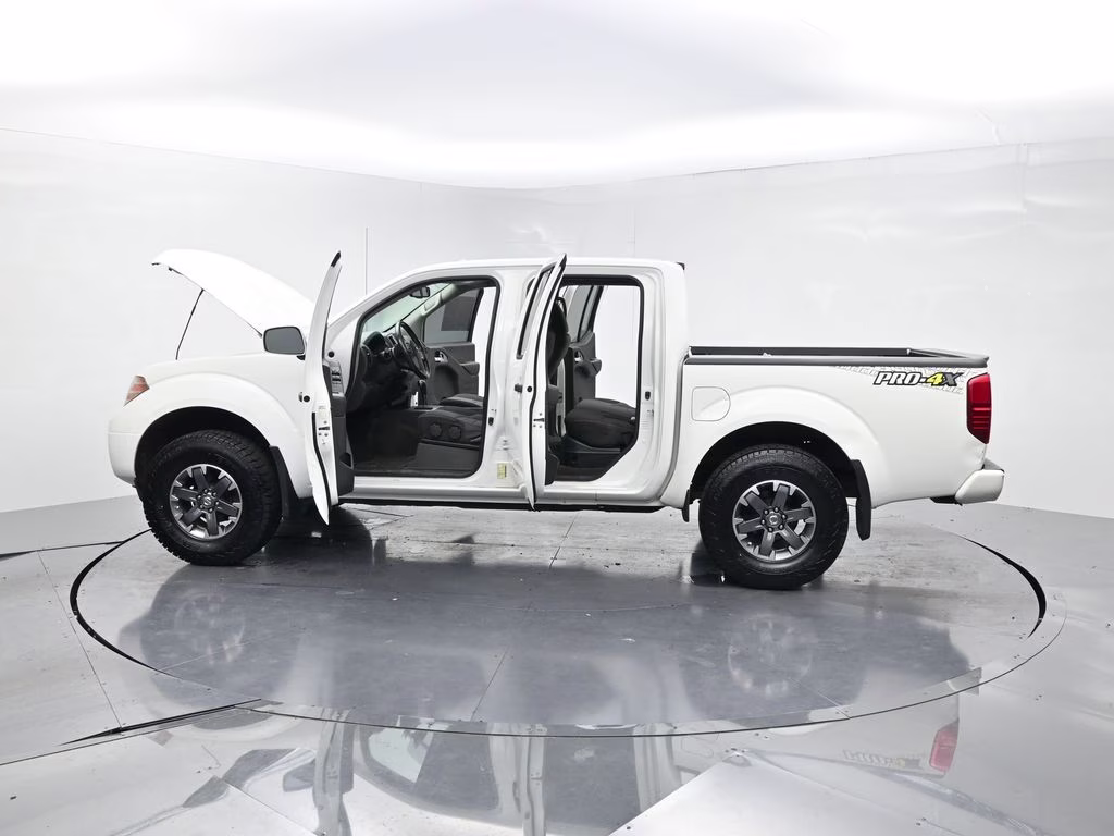 2018 Glacier White Nissan Frontier PRO-4X 4X4 Truck