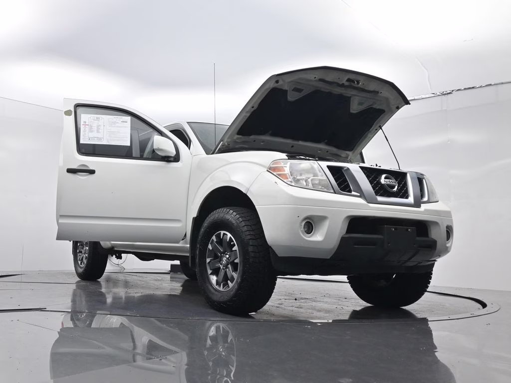 2018 Glacier White Nissan Frontier PRO-4X 4X4 Truck