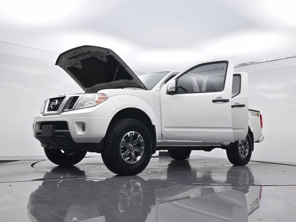 2018 Glacier White Nissan Frontier PRO-4X 4X4 Truck