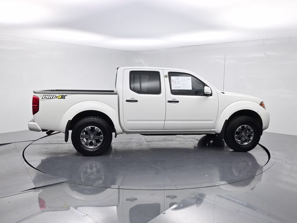 2018 Glacier White Nissan Frontier PRO-4X 4X4 Truck