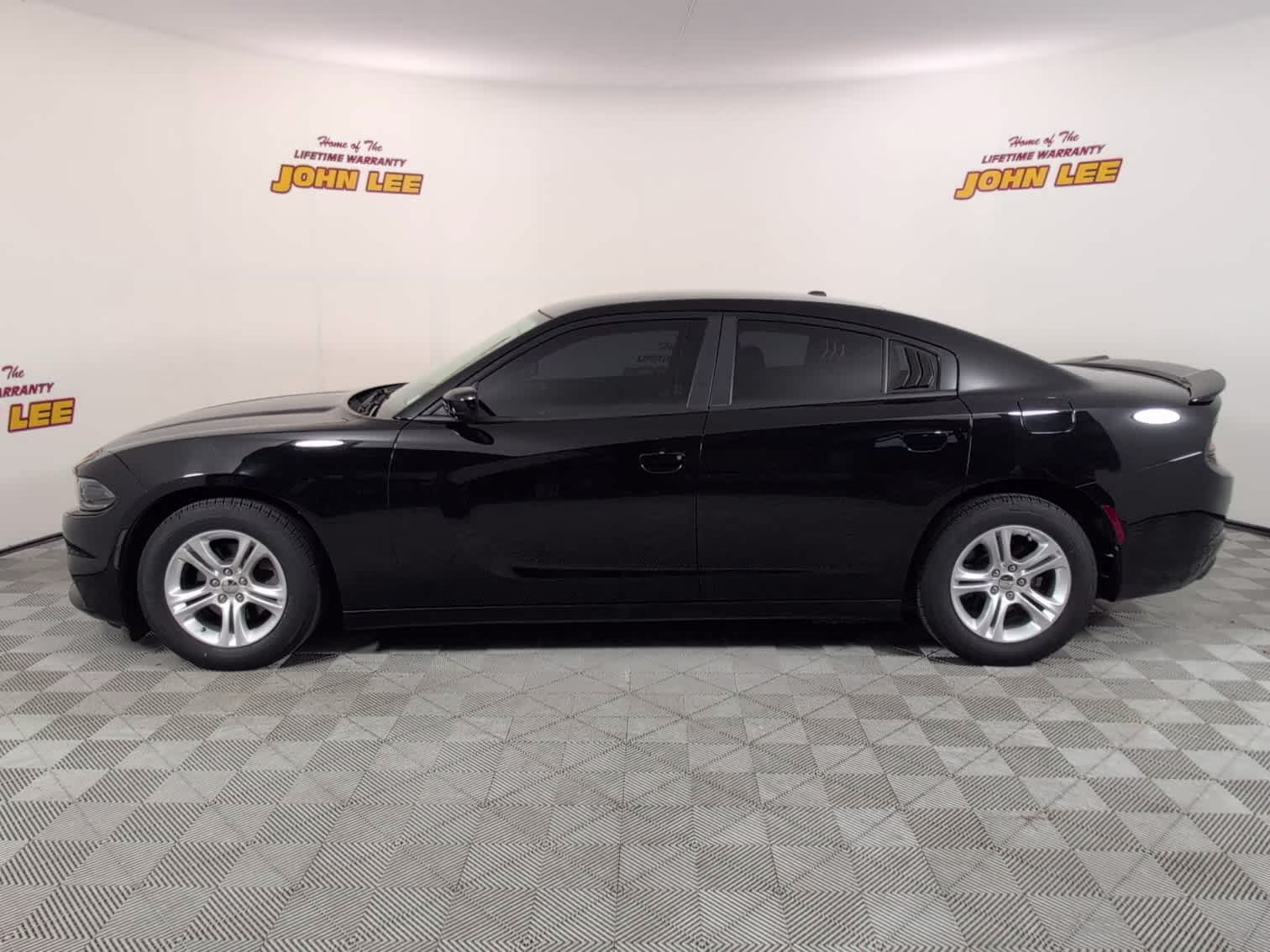 2019 Pitch Black Clearcoat Dodge Charger SXT RWD Sedan