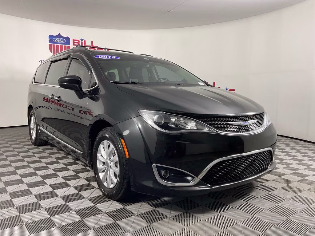 2018 Chrysler Pacifica Touring L Plus's photo