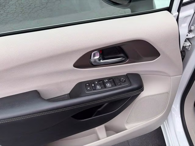 2022 Bright White Clearcoat Chrysler Voyager LX FWD Van