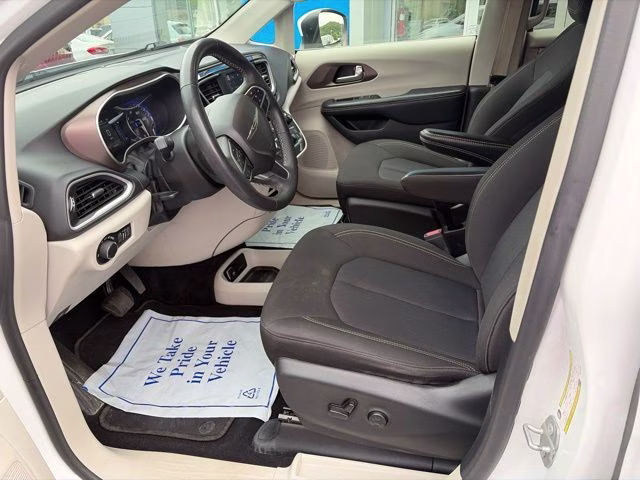 2022 Bright White Clearcoat Chrysler Voyager LX FWD Van