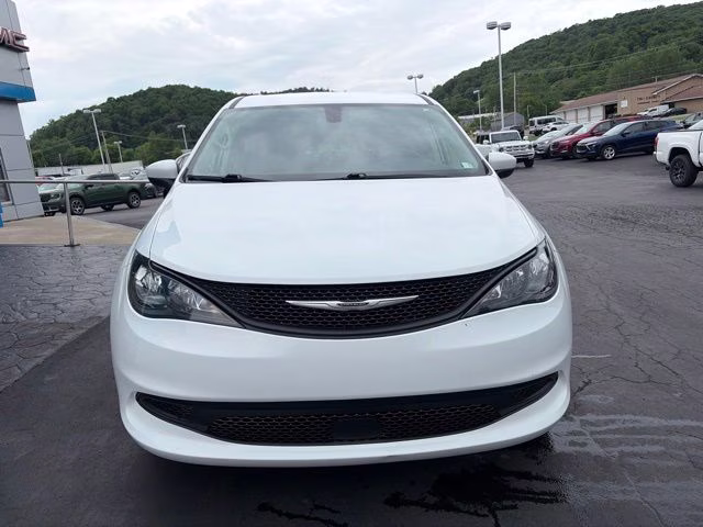 2022 Bright White Clearcoat Chrysler Voyager LX FWD Van