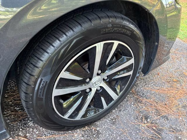 2023 Sonic Gray Pearl Honda Civic LX FWD Hatchback