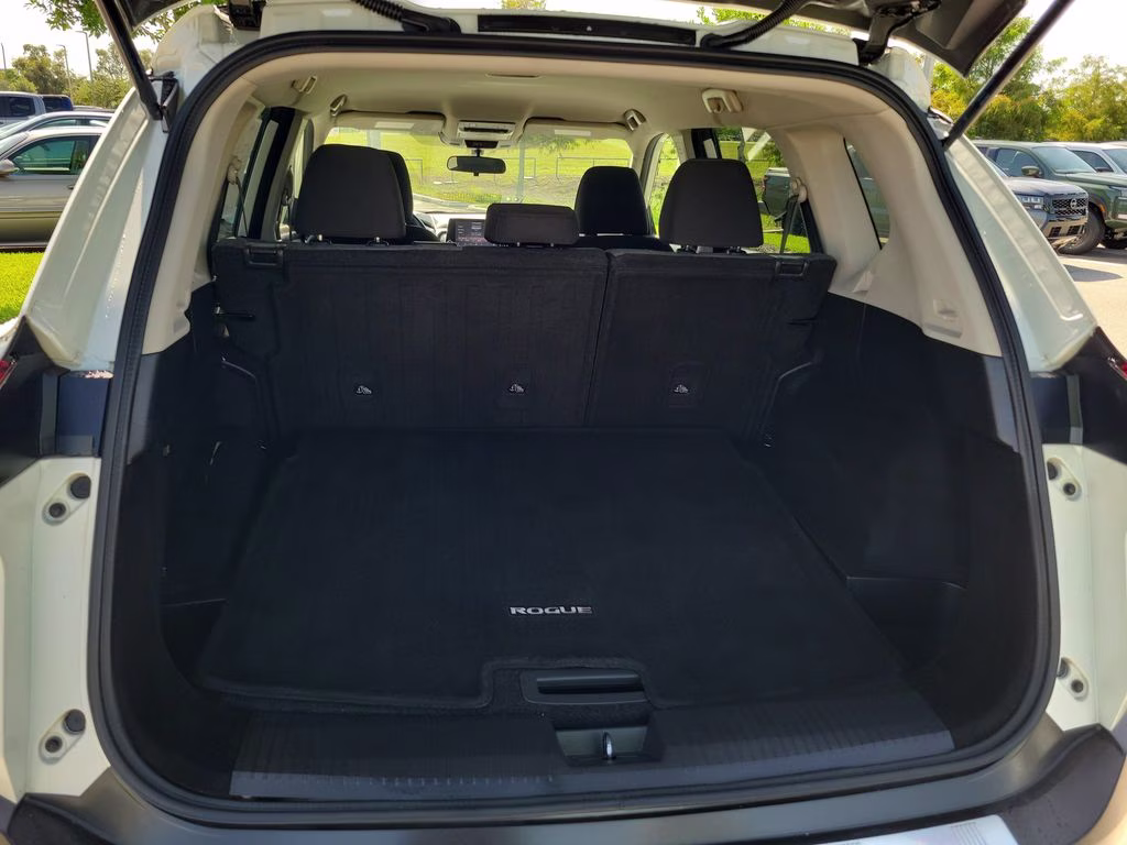 2021 Pearl White Tricoat Nissan Rogue SV FWD SUV