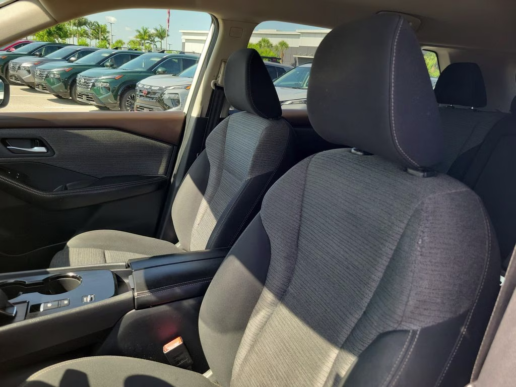2021 Pearl White Tricoat Nissan Rogue SV FWD SUV