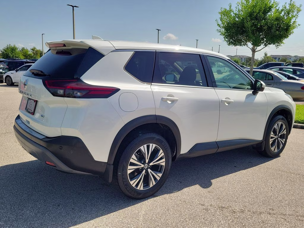 2021 Pearl White Tricoat Nissan Rogue SV FWD SUV