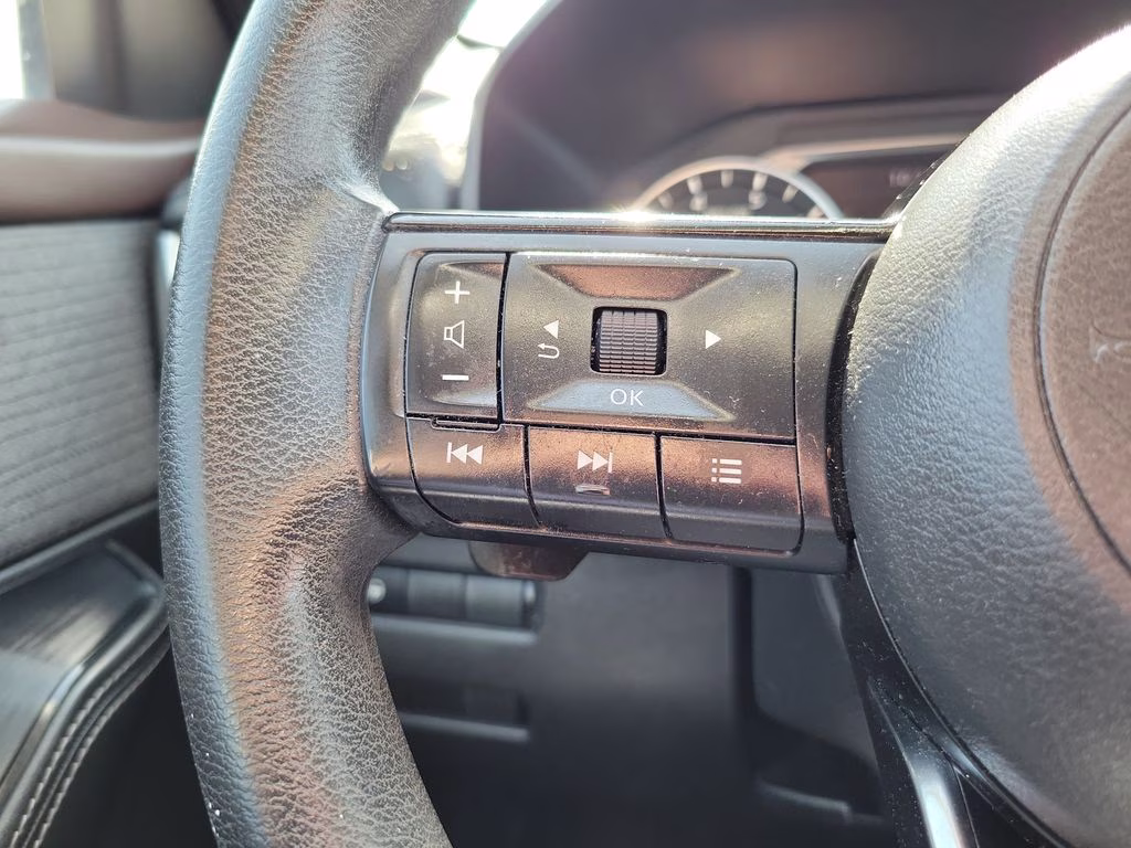 2021 Pearl White Tricoat Nissan Rogue SV FWD SUV