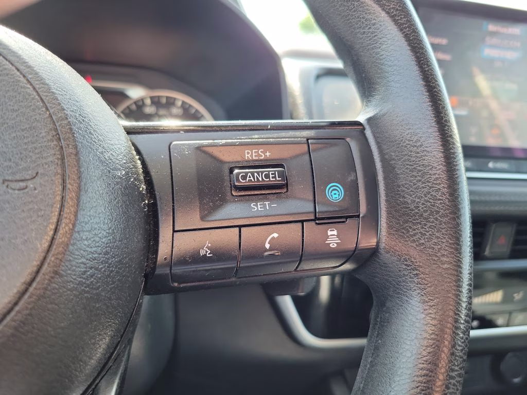 2021 Pearl White Tricoat Nissan Rogue SV FWD SUV