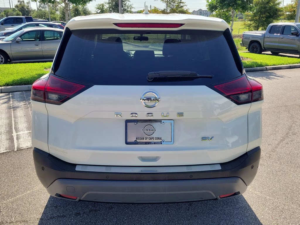 2021 Pearl White Tricoat Nissan Rogue SV FWD SUV