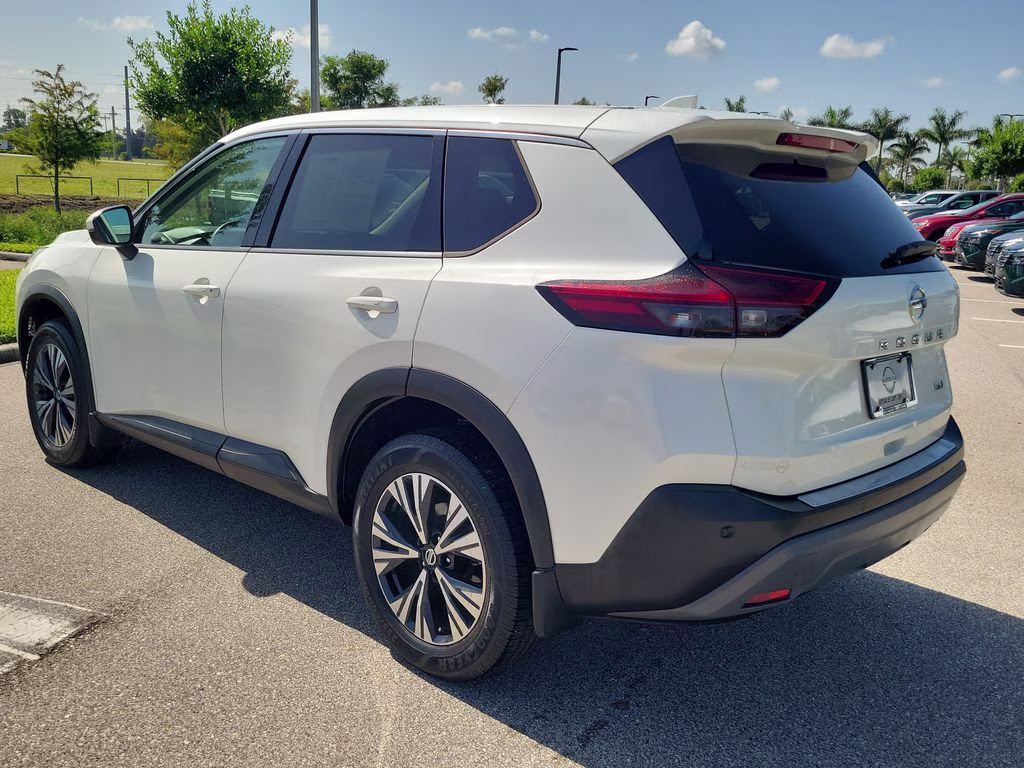 2021 Pearl White Tricoat Nissan Rogue SV FWD SUV