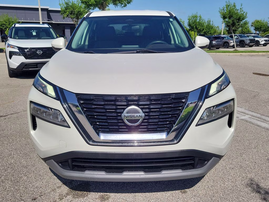 2021 Pearl White Tricoat Nissan Rogue SV FWD SUV