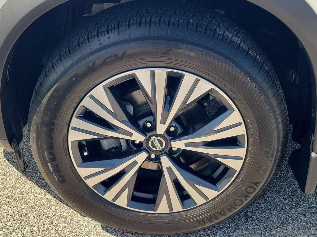 2021 Pearl White Tricoat Nissan Rogue SV FWD SUV