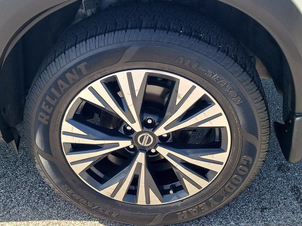 2021 Pearl White Tricoat Nissan Rogue SV FWD SUV