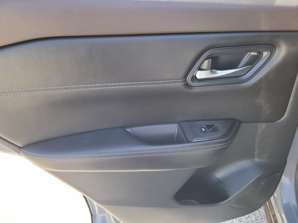 2022 Boulder Gray Pearl/Super Black Nissan Rogue SL FWD SUV