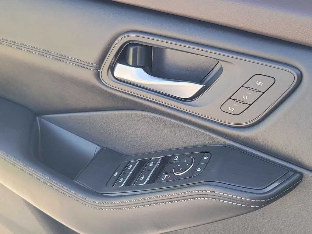 2022 Boulder Gray Pearl/Super Black Nissan Rogue SL FWD SUV