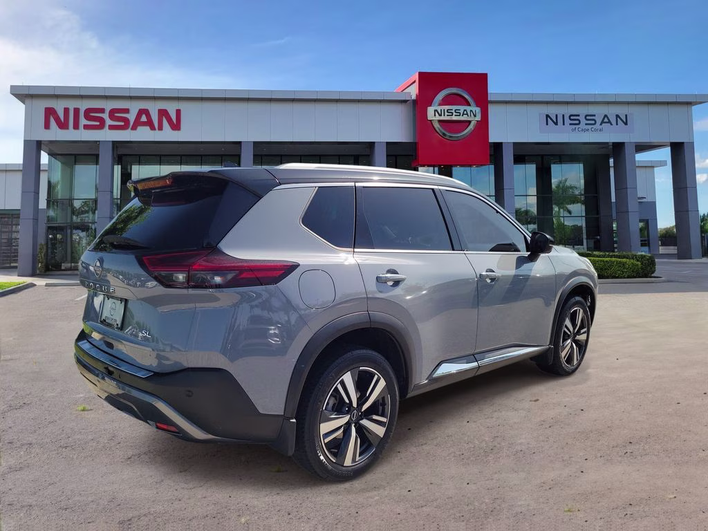 2022 Boulder Gray Pearl/Super Black Nissan Rogue SL FWD SUV