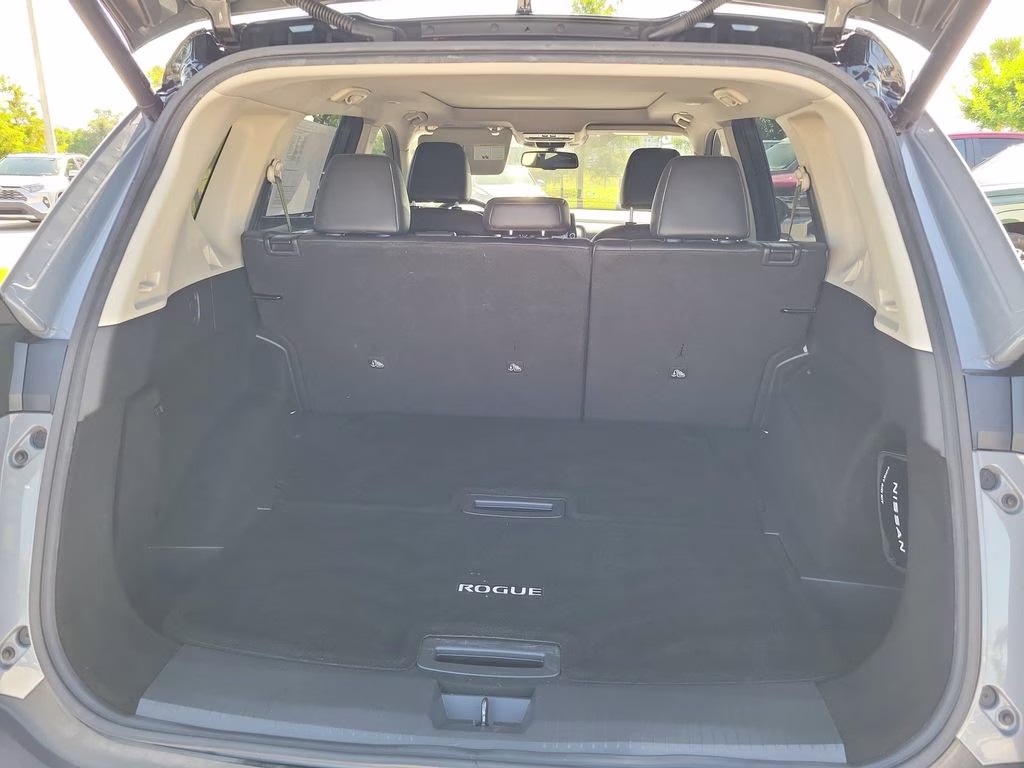 2022 Boulder Gray Pearl/Super Black Nissan Rogue SL FWD SUV