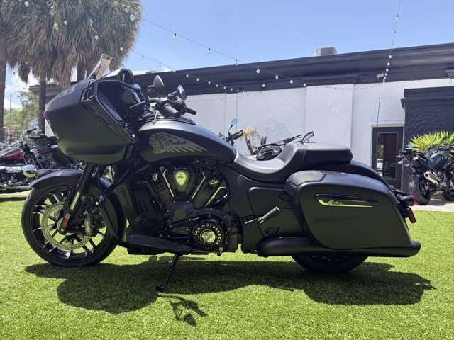 2025 BLACK SMOKE Indian CHALLENGER DARKHORSE POWERBAND AUDIO
