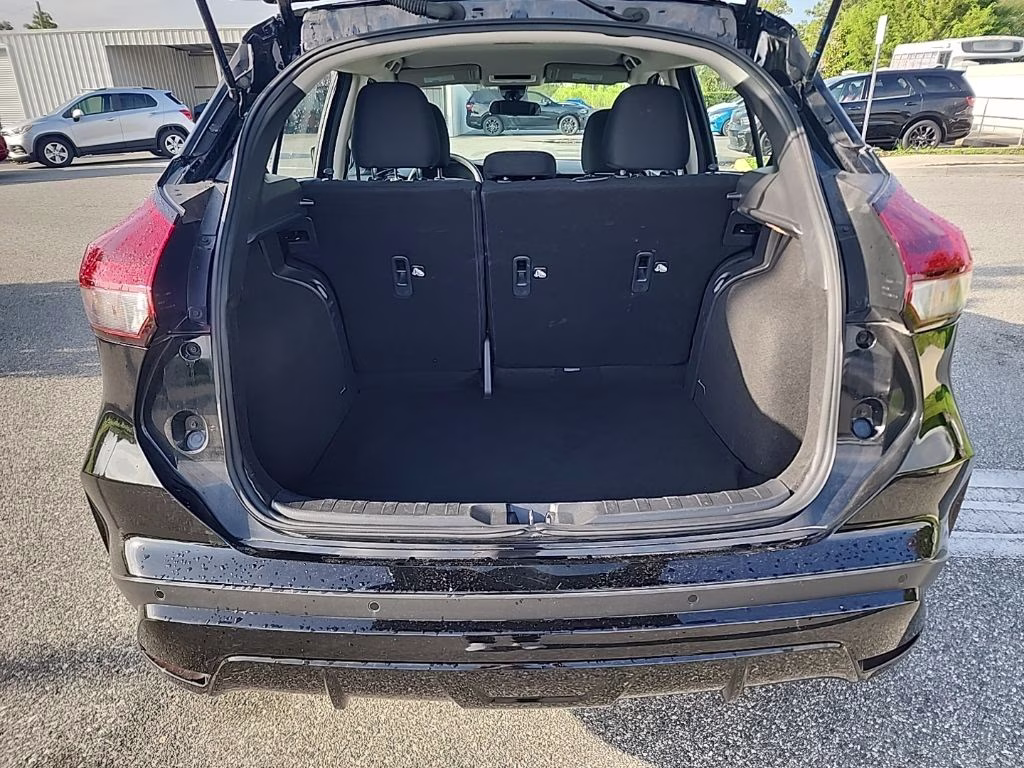 2025 Nissan Kicks Play S FWD SUV