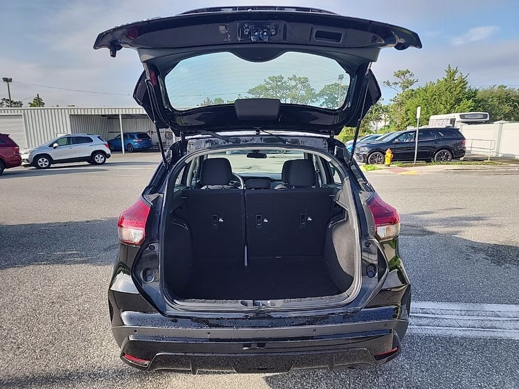 2025 Nissan Kicks Play S FWD SUV