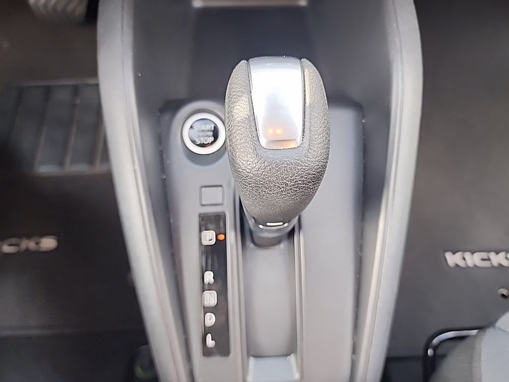 2025 Nissan Kicks Play S FWD SUV