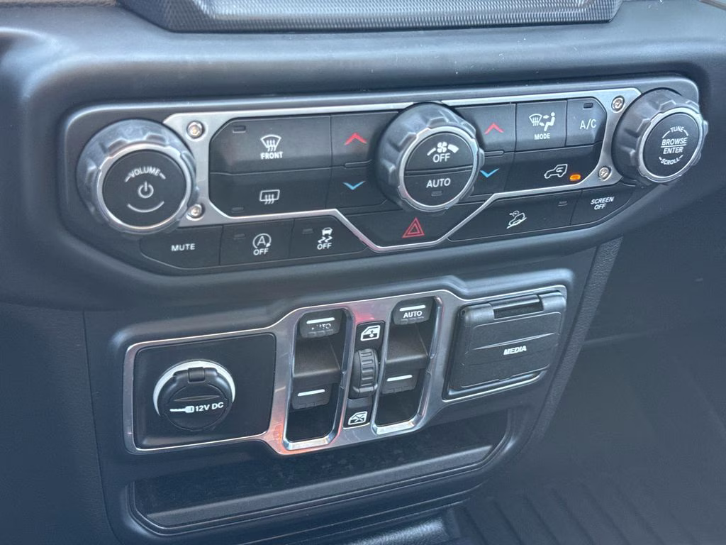 2019 Ocean Blue Metallic Clearcoat Jeep Wrangler Unlimited Sahara 4X4 SUV
