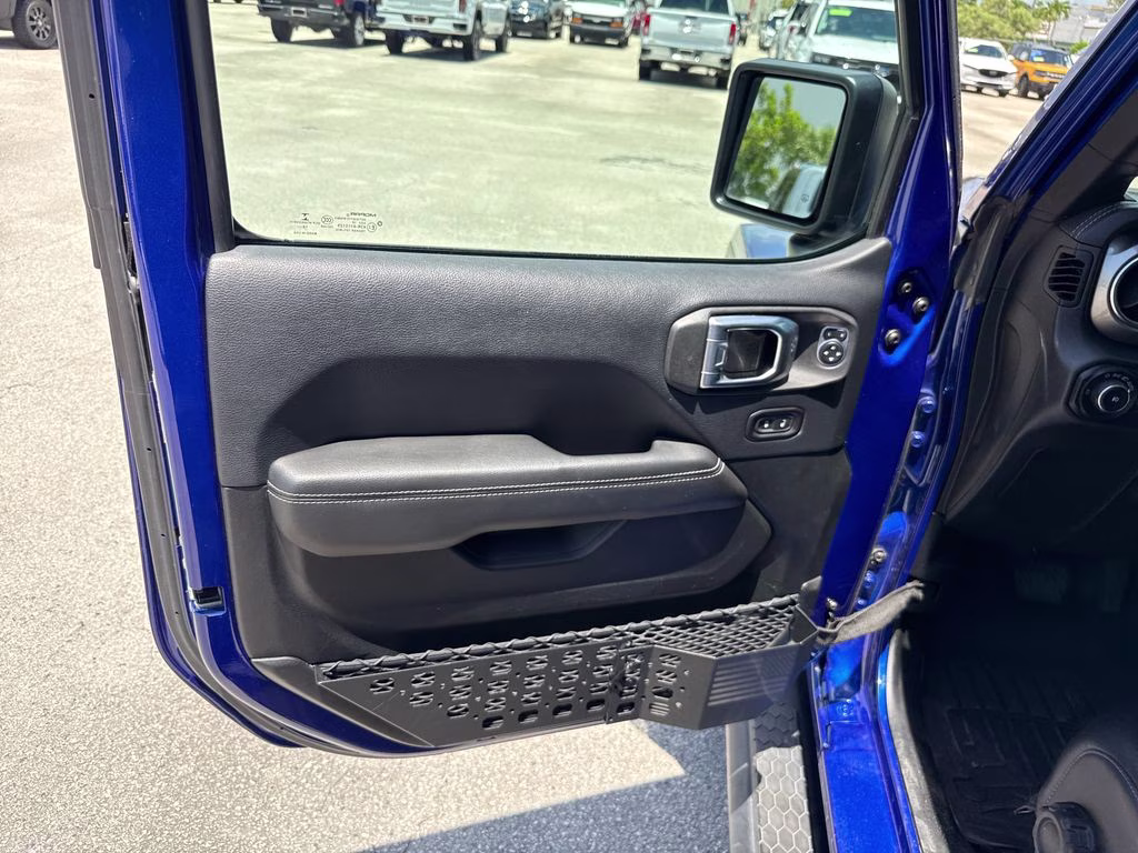 2019 Ocean Blue Metallic Clearcoat Jeep Wrangler Unlimited Sahara 4X4 SUV