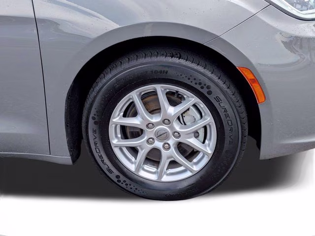 2023 Ceramic Gray Clearcoat Chrysler Pacifica Touring L FWD Van