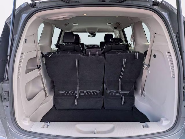 2023 Ceramic Gray Clearcoat Chrysler Pacifica Touring L FWD Van