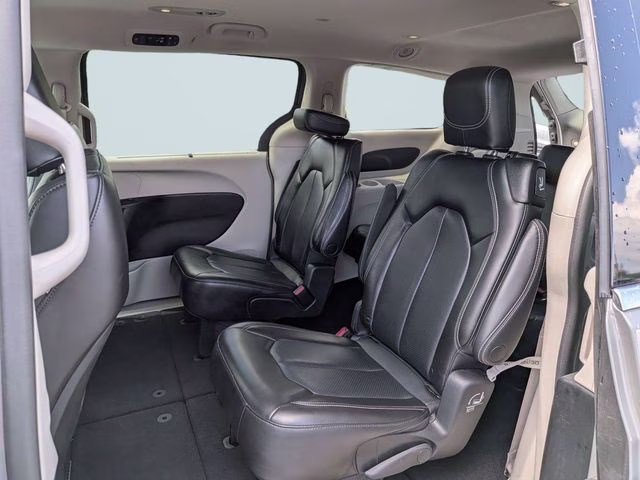 2023 Ceramic Gray Clearcoat Chrysler Pacifica Touring L FWD Van