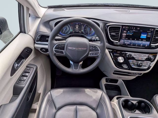 2023 Ceramic Gray Clearcoat Chrysler Pacifica Touring L FWD Van