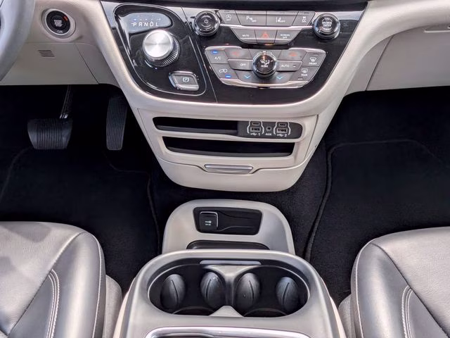 2023 Ceramic Gray Clearcoat Chrysler Pacifica Touring L FWD Van