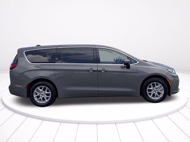 2023 Ceramic Gray Clearcoat Chrysler Pacifica Touring L FWD Van