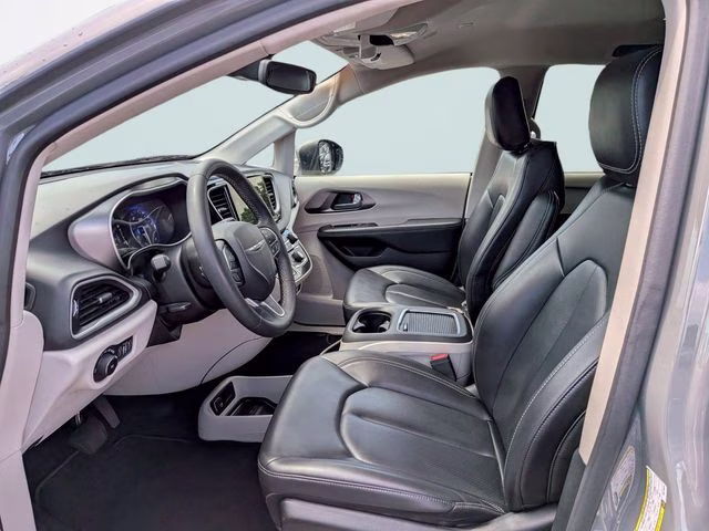 2023 Ceramic Gray Clearcoat Chrysler Pacifica Touring L FWD Van