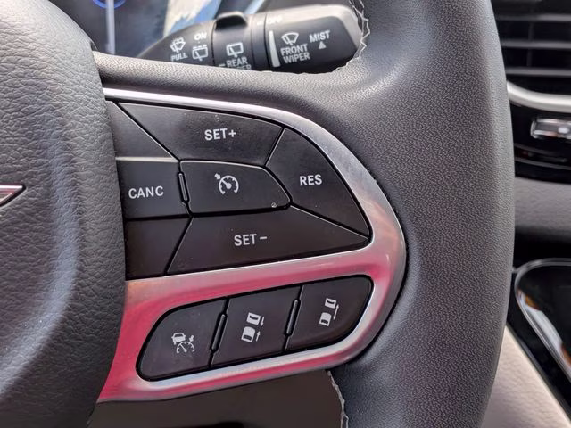 2023 Ceramic Gray Clearcoat Chrysler Pacifica Touring L FWD Van