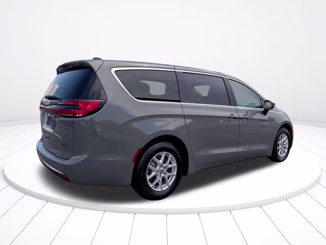 2023 Ceramic Gray Clearcoat Chrysler Pacifica Touring L FWD Van