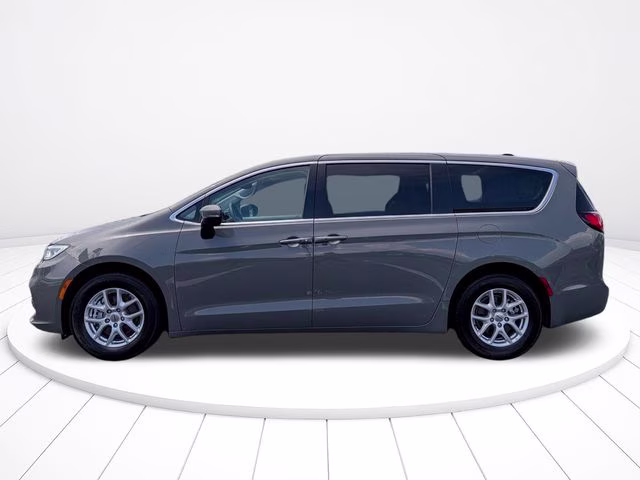 2023 Ceramic Gray Clearcoat Chrysler Pacifica Touring L FWD Van