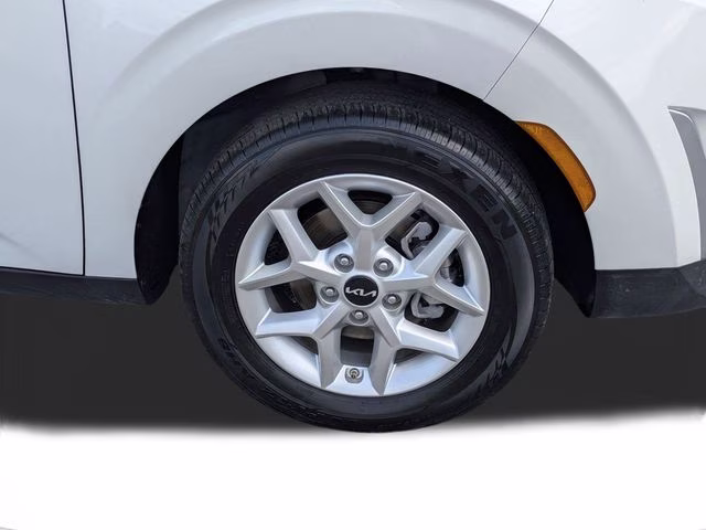 2025 Snow White Pearl Kia Soul LX FWD Hatchback