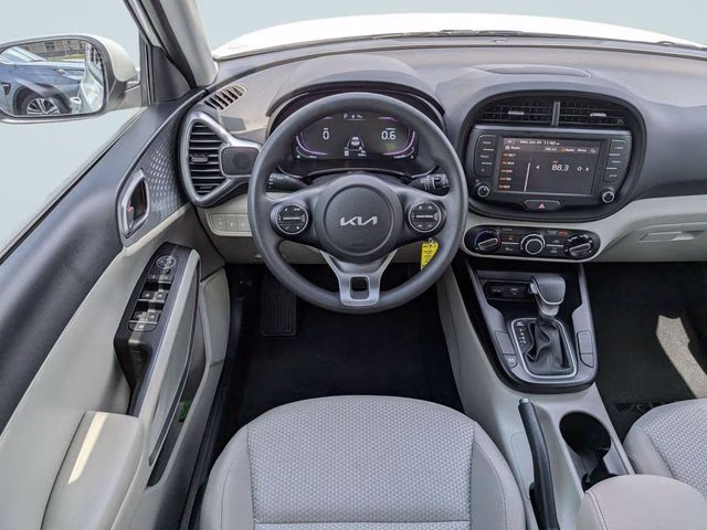 2025 Snow White Pearl Kia Soul LX FWD Hatchback