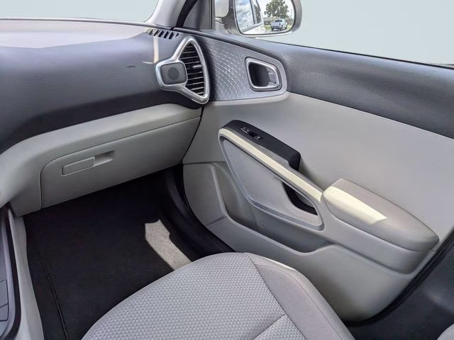 2025 Snow White Pearl Kia Soul LX FWD Hatchback
