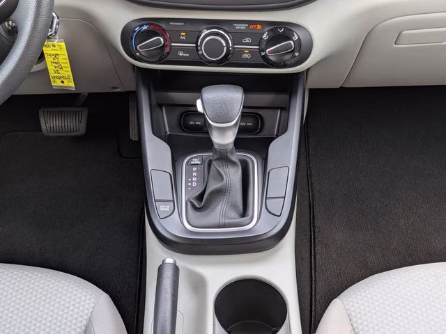 2025 Snow White Pearl Kia Soul LX FWD Hatchback