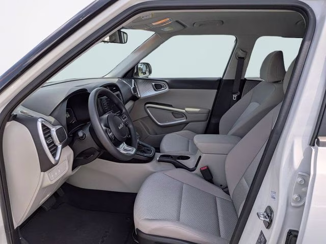 2025 Snow White Pearl Kia Soul LX FWD Hatchback